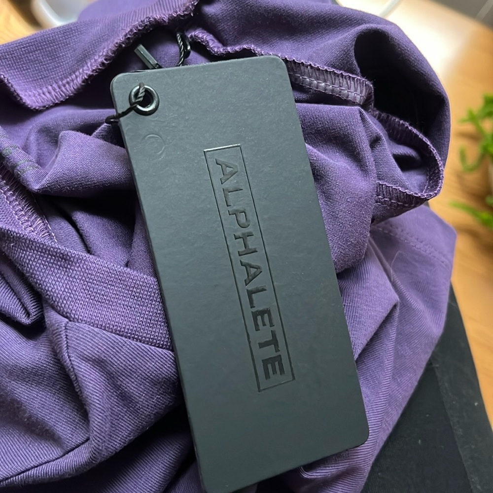 NWT Alphalete Signature Long Sleeve Crop - Picture 4 of 6